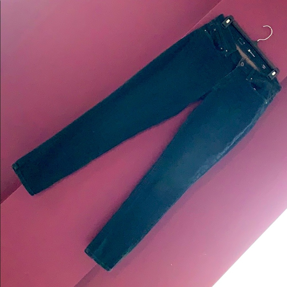 Levi’s Mid-Rise Skinny